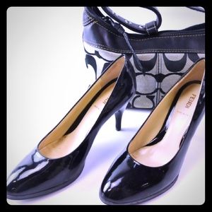 2/$15💋Sexy Black Patent Leather Pumps👠